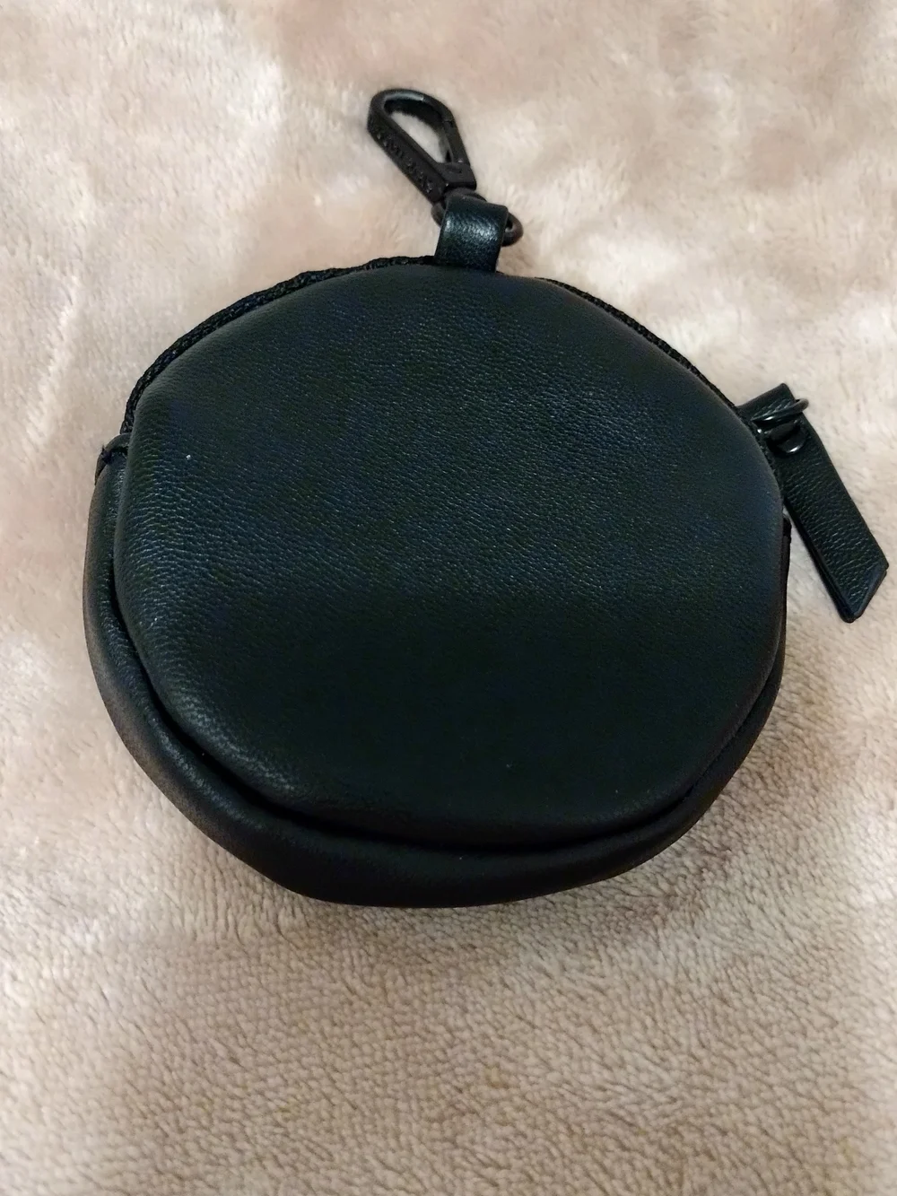 Steve Madden Black Round Zip Coin Pouch with Clip